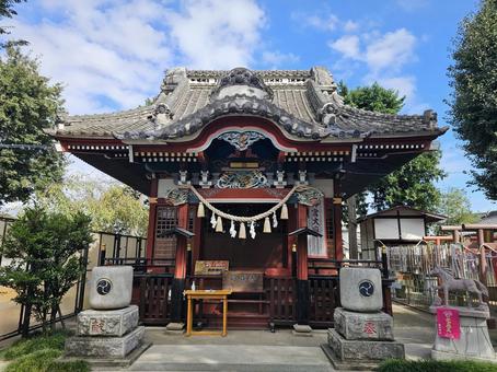 小さな神社の境内